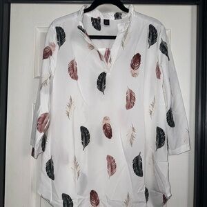 🌟NEW Feather Print Silky Tunic 3/4 Sleeves🌟